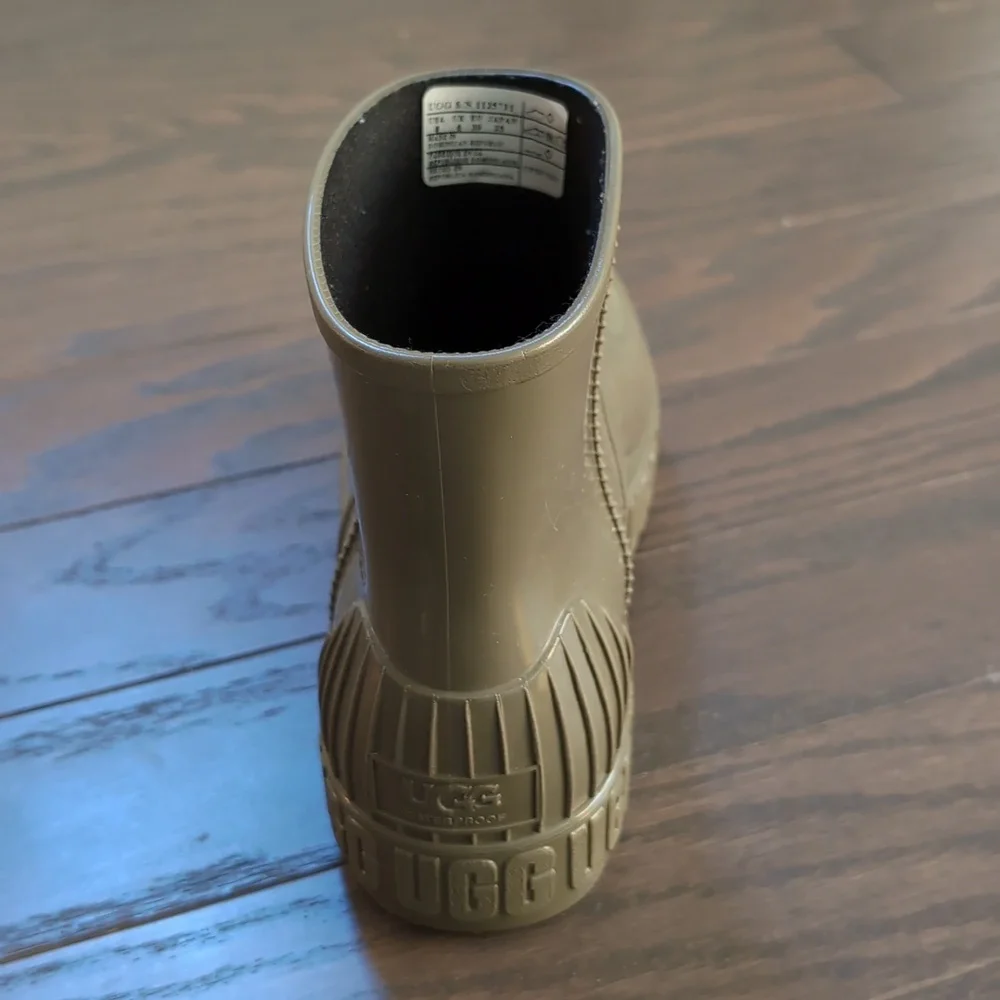 UGG Size 8 Olive Green Rain Boot - Picture 5 of 11